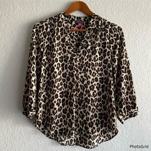 - New‼️ Vince Camuto XS Leopard Print Blouse